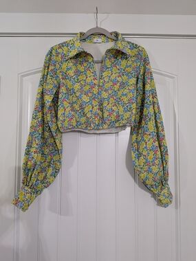Yllw The Label Cropped Floral Deep V-Neck Collard Long Sleeve Linen Top